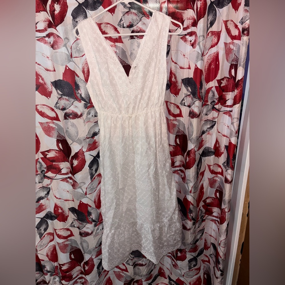 V-Neck White Lace Maxi Dress with Gathered Waist